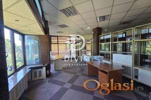 Prodaje se poslovni prostor u bloku 19A, 155m2
